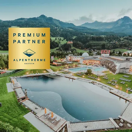Österreichischer Hof-im Bademantel direkt in die Alpentherme-3